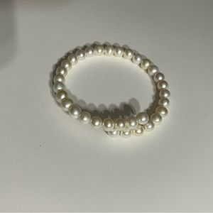 Costume pearl bracelet